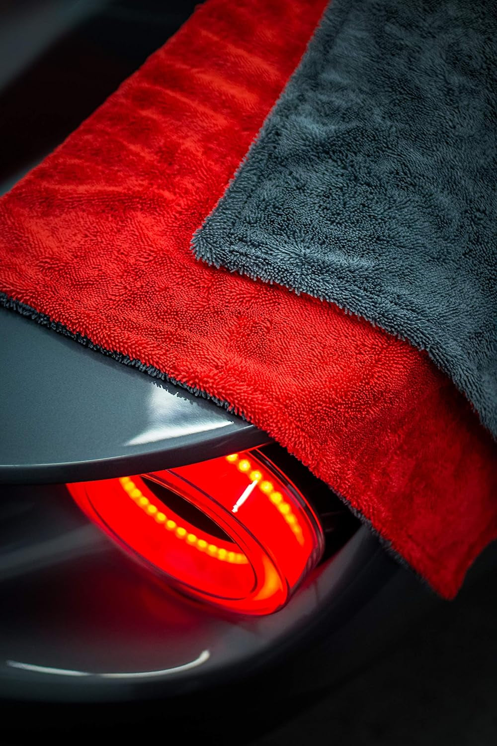 Dreadnought XL Microfiber Towel, Superior Absorbency for Drying Cars, Trucks, and Suvs, Double-Twist Pile, One-Pass Vehicle-Drying Towel - Pack of 1, Red/Gray (20 Inch X 40 Inch)